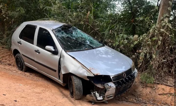 Veículo é abandonado em estrada entre Nova Monte Serrat e Inhandjara